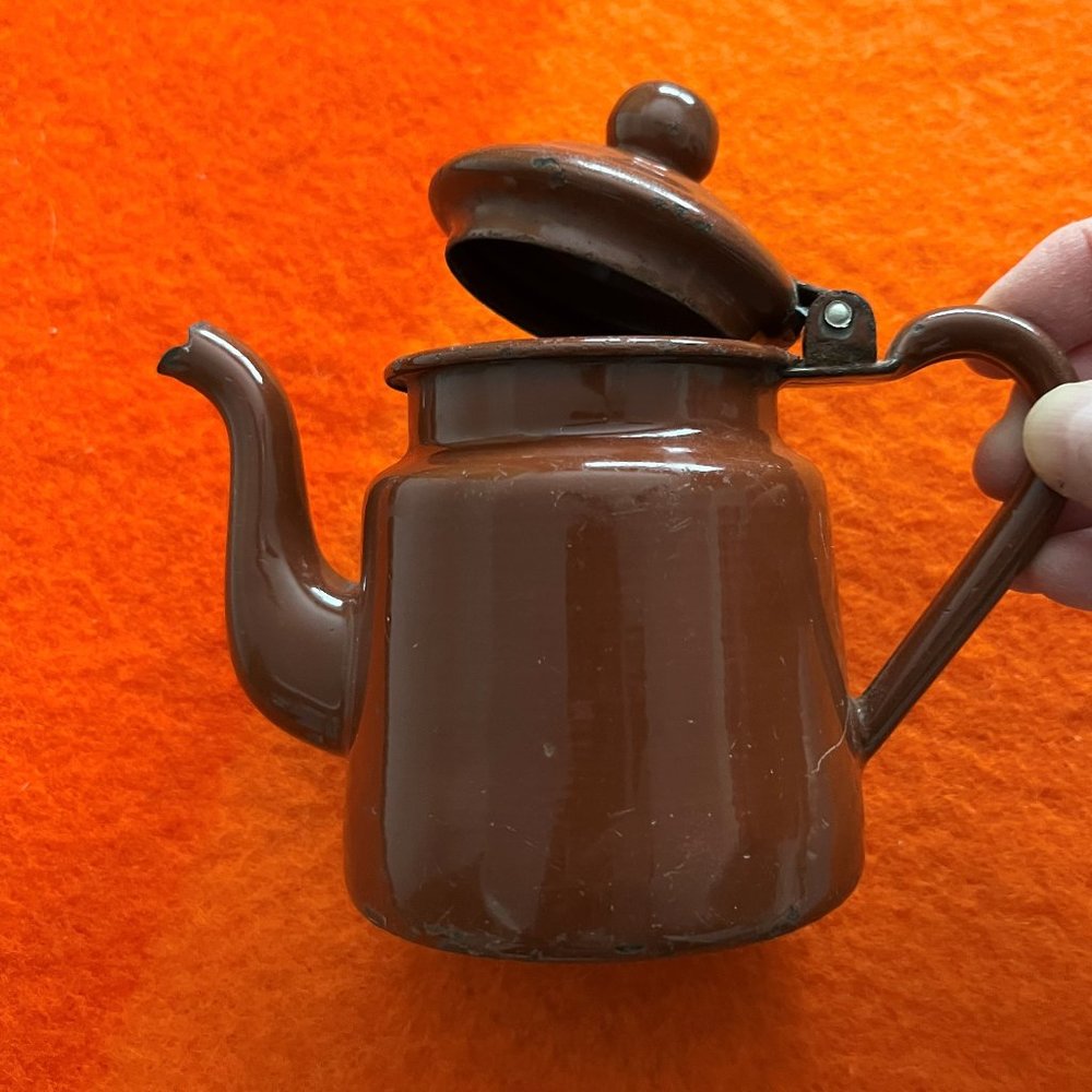 UNK BRAND Vintage Brown Enamel Small Teapot with Hinged Lid